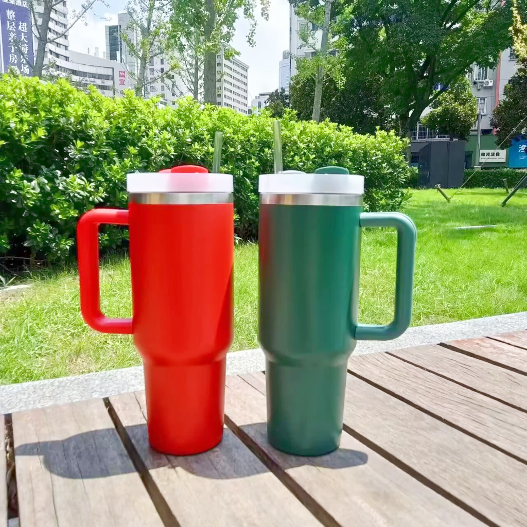 40oz H2.0 Dark Green Red Powder Coated Christmas Colors Quencher